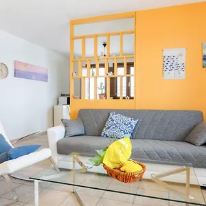 https://lecce-colorful-flat-with-terrace-parking.lecce-hotels.com