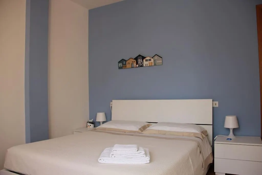 Apartment Appartamento Le Palmine Cento  Italy